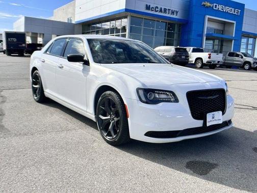 2022 Chrysler 300 Touring