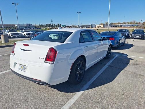 2022 Chrysler 300 Touring