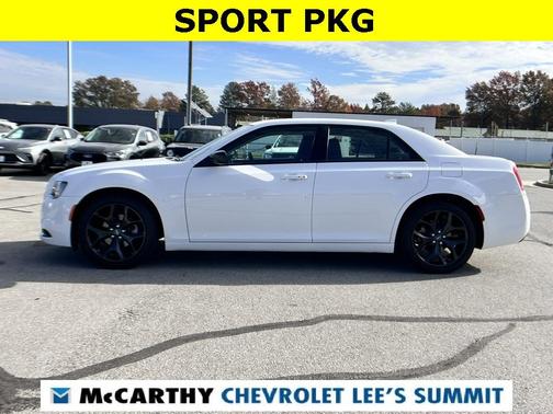 2022 Chrysler 300 Touring