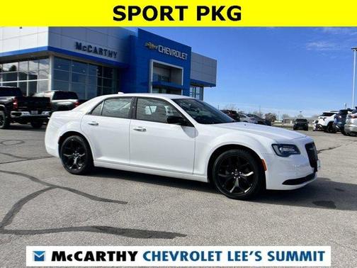 2022 Chrysler 300 Touring