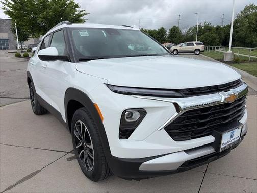 Summit White 2026 Chevrolet Trailblazer LT