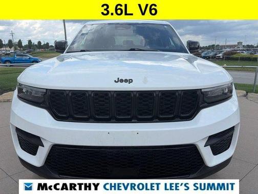 Bright White Clearcoat 2023 Jeep Grand Cherokee Altitude