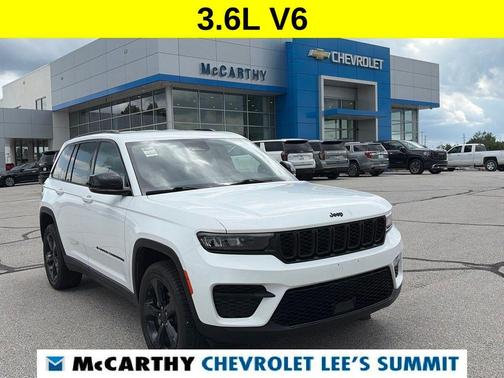 Bright White Clearcoat 2023 Jeep Grand Cherokee Altitude