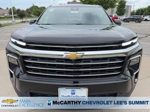 Mosaic Black Metallic 2026 Chevrolet Traverse LT