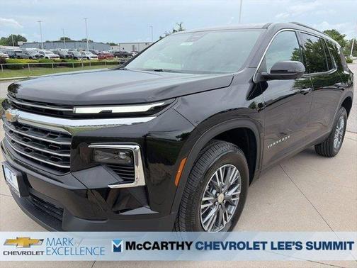 Mosaic Black Metallic 2026 Chevrolet Traverse LT