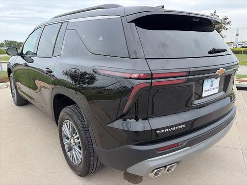 Mosaic Black Metallic 2026 Chevrolet Traverse LT