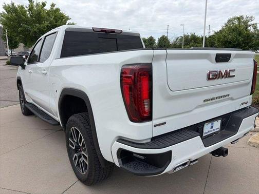 Summit White 2025 GMC Sierra 1500 AT4