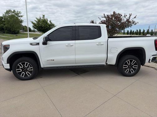 Summit White 2025 GMC Sierra 1500 AT4