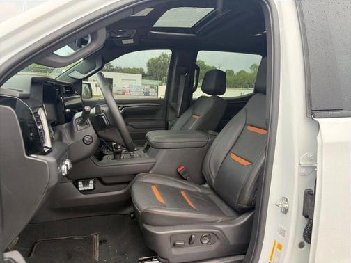 Summit White 2025 GMC Sierra 1500 AT4