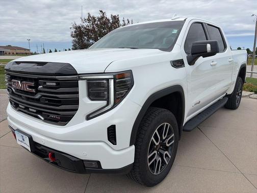 Summit White 2025 GMC Sierra 1500 AT4