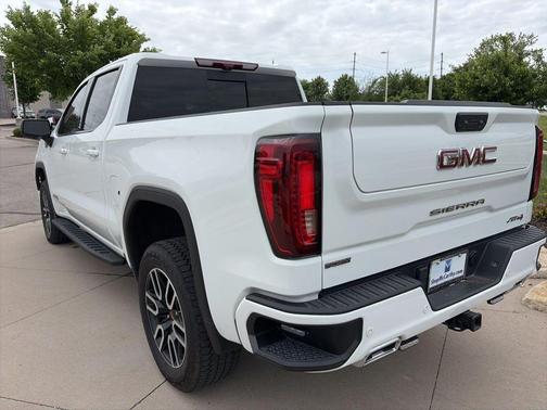 Summit White 2025 GMC Sierra 1500 AT4