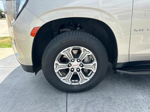 2022 GMC Yukon XL SLE