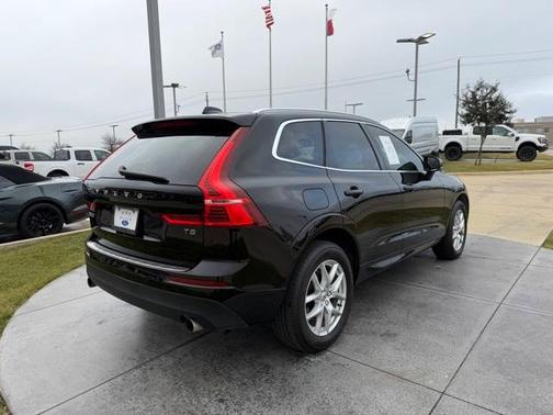 2021 Volvo XC60 T5 Momentum