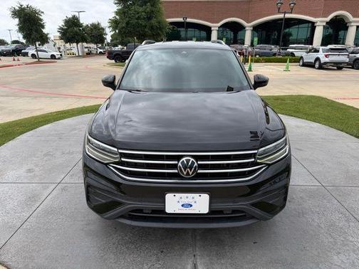 Deep Black Pearl Effect 2022 Volkswagen Tiguan 2.0T SE