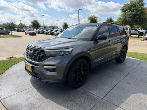 Gray Metallic 2023 Ford Explorer ST-Line