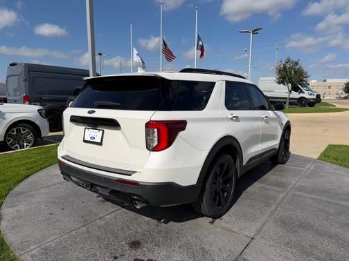 2022 Ford Explorer ST-Line