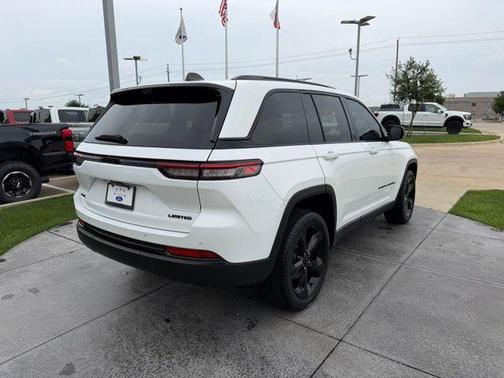 Bright White Clearcoat 2024 Jeep Grand Cherokee Limited