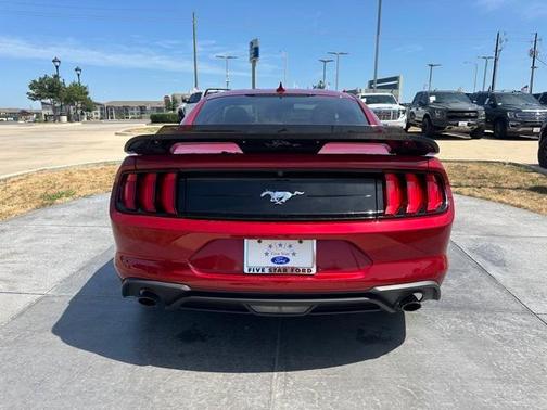 2022 Ford Mustang EcoBoost