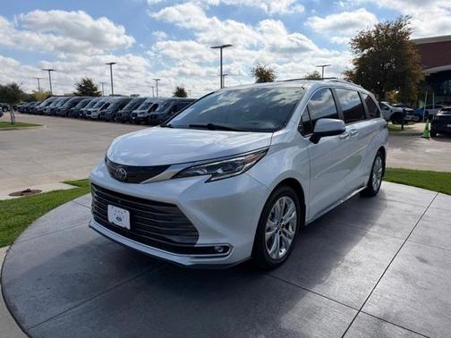 2024 Toyota Sienna Platinum 7 Passenger