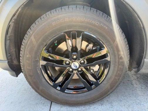 Black Metallic 2021 Ford Explorer XLT