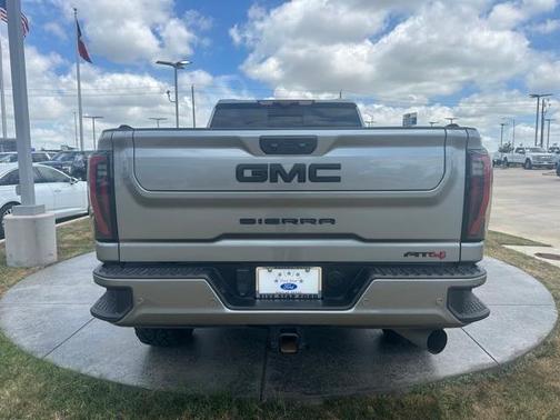 2024 GMC Sierra 2500 AT4