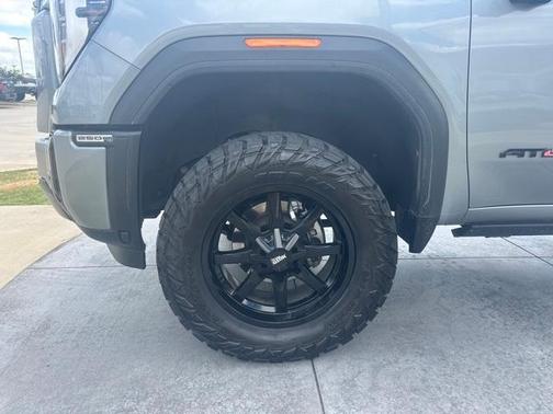 2024 GMC Sierra 2500 AT4