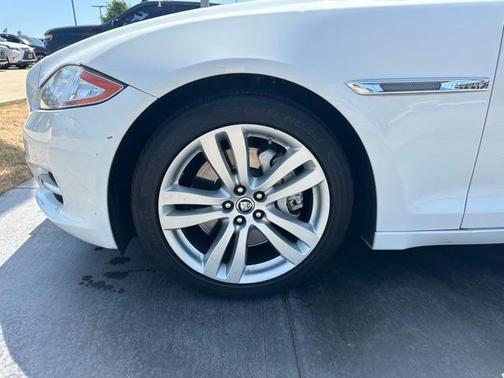 2011 Jaguar XJ Base
