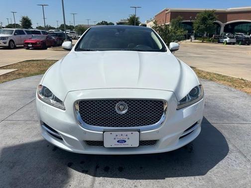 2011 Jaguar XJ Base