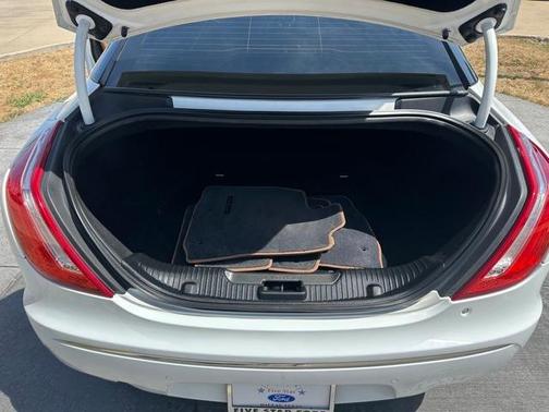 2011 Jaguar XJ Base