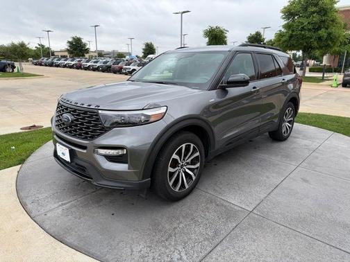 Gray Metallic 2022 Ford Explorer ST-Line