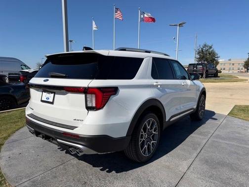 2025 Ford Explorer Platinum