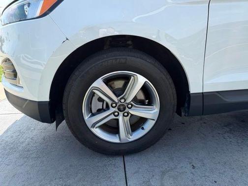 White Metallic 2023 Ford Edge SEL