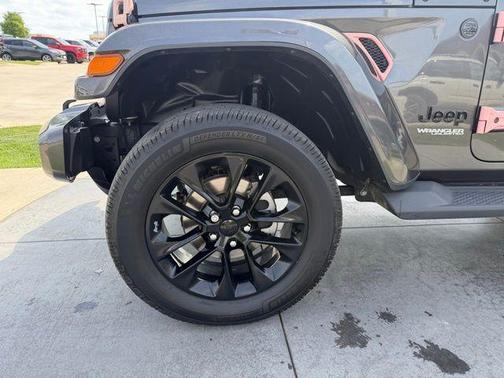 Granite Crystal Clearcoat Metallic 2021 Jeep Wrangler Unlimited Sahara Altitude