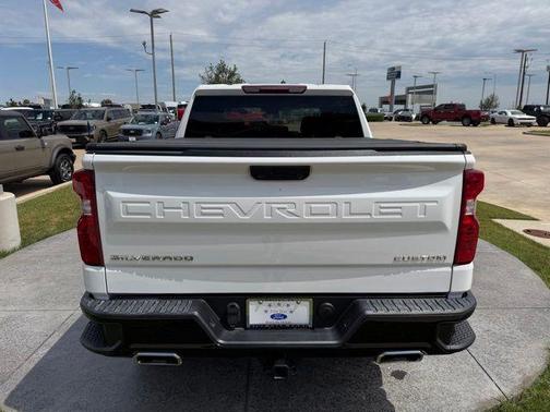 Summit White 2023 Chevrolet Silverado 1500 Custom Trail Boss
