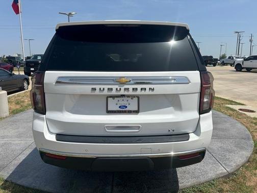 2023 Chevrolet Suburban LT