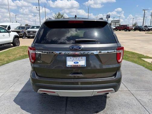 Magnetic 2017 Ford Explorer XLT