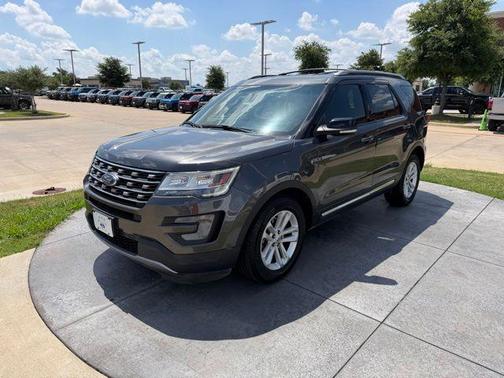 Magnetic 2017 Ford Explorer XLT