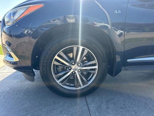 2017 INFINITI QX60 Base