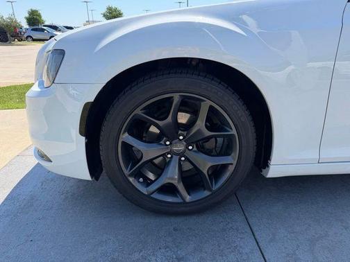 Bright White Clearcoat 2023 Chrysler 300 Touring
