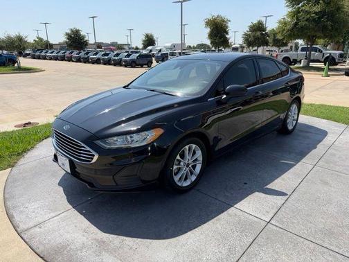Black 2019 Ford Fusion SE