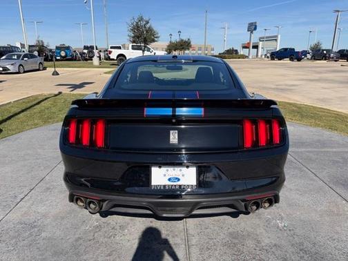 2018 Ford Shelby GT350 Base