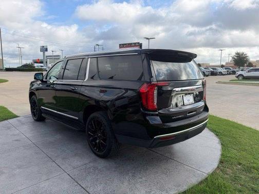 Onyx Black 2022 GMC Yukon XL SLT