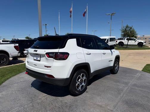 Bright White Clearcoat 2022 Jeep Compass Trailhawk