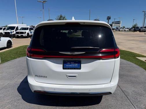 2021 Chrysler Pacifica Touring-L