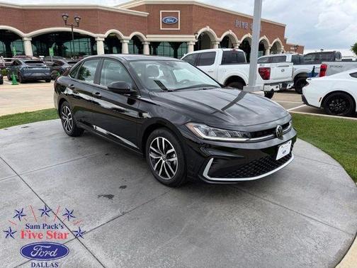 Deep Black Pearl Effect 2025 Volkswagen Jetta 1.5T SE