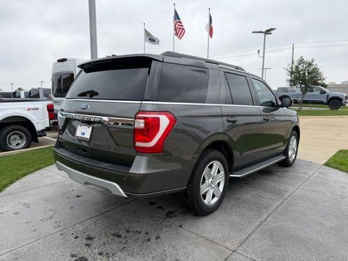 Magnetic 2018 Ford Expedition XLT