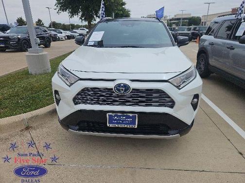 Blizzard Pearl 2019 Toyota RAV4 Hybrid XSE