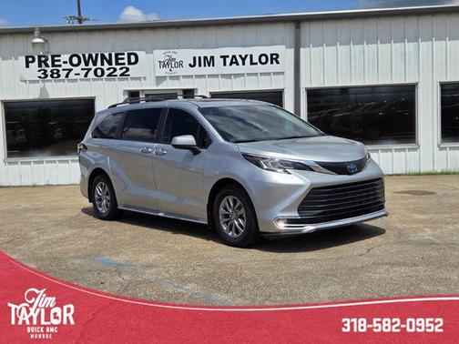 2022 Toyota Sienna XLE 8 Passenger