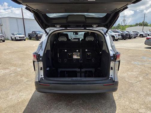 2022 Toyota Sienna XLE 8 Passenger