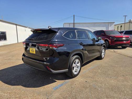 2024 Toyota Highlander LE
